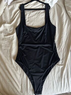 SHEIN Black Square Neck Bodysuit